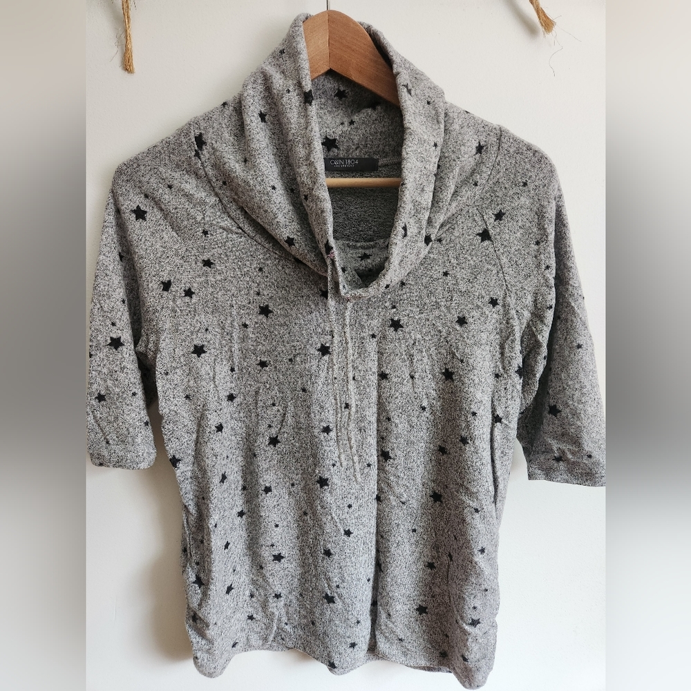 Short sleeve raglan funnel neck tunic top with stars